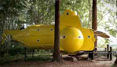 airbnb yellow submarine